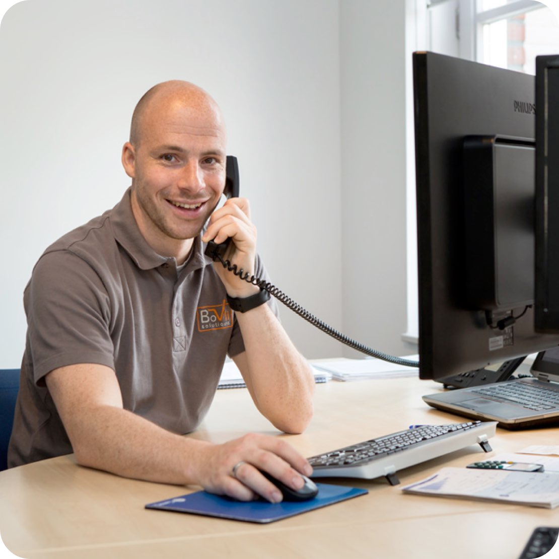 Ernst aan de telefoon